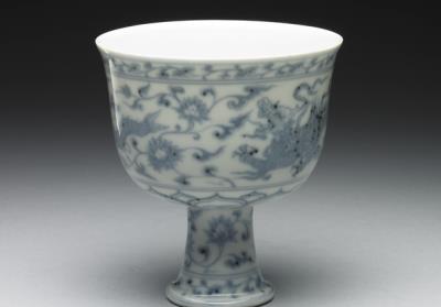 图片[2]-Stem bowl with dragons among louts blossoms decoration in underglaze blue, Ming dynasty, Hongwu reign, 1368-1398-China Archive